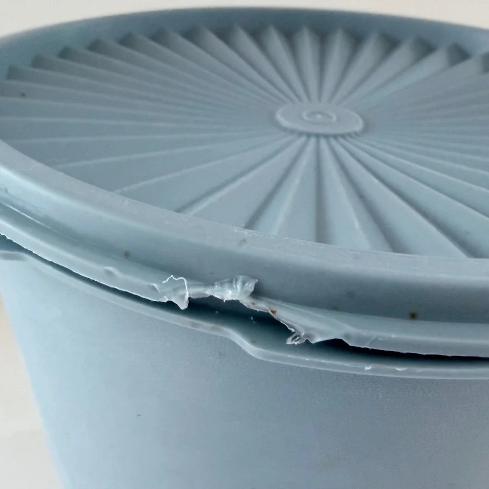 Vintage Tupperware Servalier Canister Blue 1339-1 with Sunburst Lid 1205-4‎ USA
